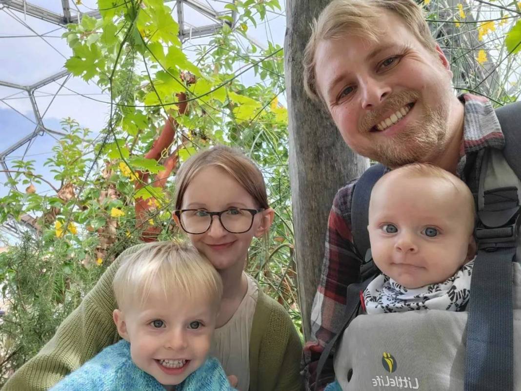 12 yaşında gibi ama 2 çocuk annesi! Yaşını duyanlar inanmakta güçlük çekiyor 6